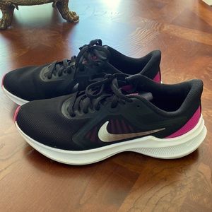 Nike Womens black and pink Running Shoes size 8.5